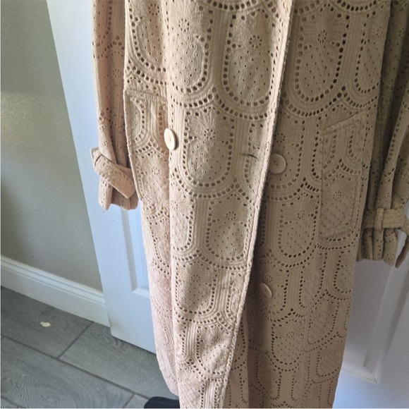 ☔️ FARM Rio for Anthropologie Womens Cottagecore Eyelet Beige Trench Coat Medium - Picture 14 of 16